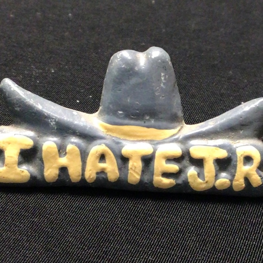 Vintage 80s DALLAS “I Hate J.R.” Ceramic Pin/Brooch